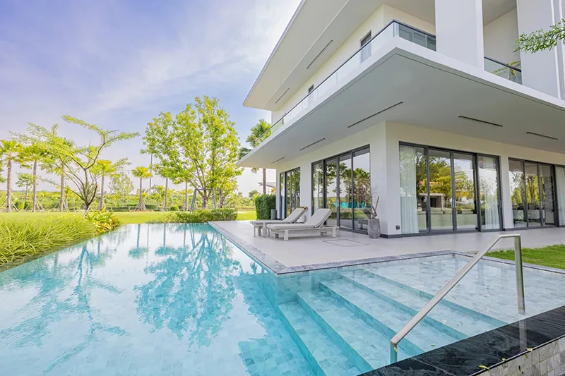 immobilien-dpgermanthai-exploring-the-luxury-and-tranquility-of-glory-village-pattaya-36